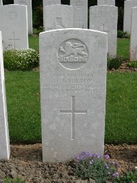 Honnechy British Cemetery - Bolton, J R