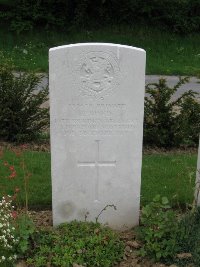 Honnechy British Cemetery - Bond, R