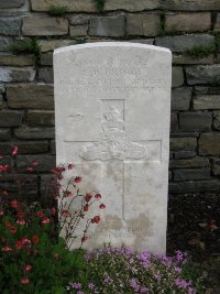 Honnechy British Cemetery - Briggs, Eric William