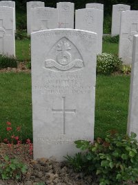 Honnechy British Cemetery - Butler, Michael