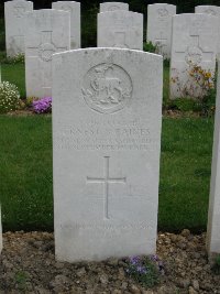 Honnechy British Cemetery - Caines, Ernest B.