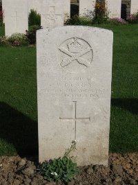 Honnechy British Cemetery - Carey, M P