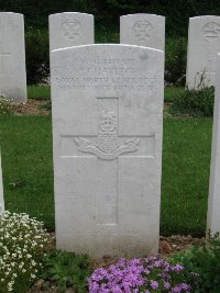 Honnechy British Cemetery - Charlton, Percy