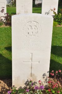 Honnechy British Cemetery - Cox, E C