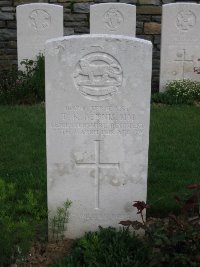 Honnechy British Cemetery - Dennies, T K