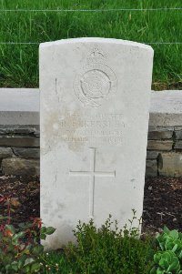 Honnechy British Cemetery - Eckersley, R