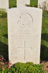 Honnechy British Cemetery - Ewings, S T