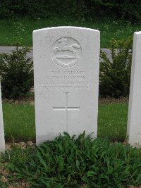 Honnechy British Cemetery - Farrimond, R