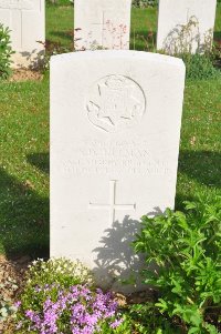 Honnechy British Cemetery - Hillman, S D