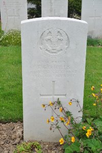 Honnechy British Cemetery - Hills, E G D