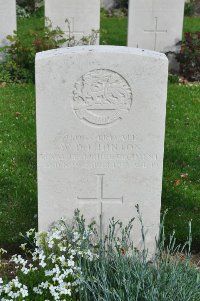 Honnechy British Cemetery - Hinton, Walter Daniel Livingstone