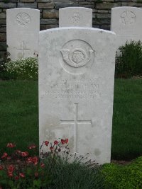 Honnechy British Cemetery - Holtham, A T