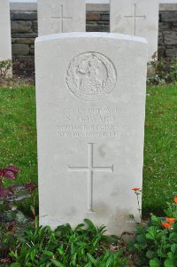 Honnechy British Cemetery - Howard, S