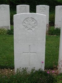 Honnechy British Cemetery - Ithell, T