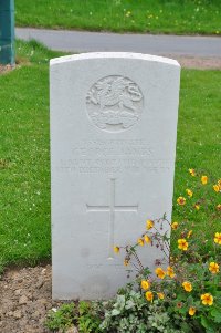 Honnechy British Cemetery - James, George