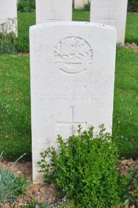 Honnechy British Cemetery - Jones, J