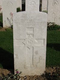 Honnechy British Cemetery - Lloyd, W H