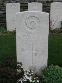 Honnechy British Cemetery - McDonald, T