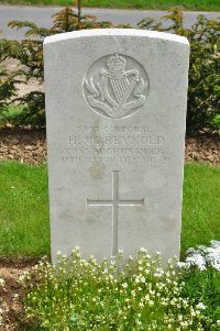 Honnechy British Cemetery - McReynold, Hugh