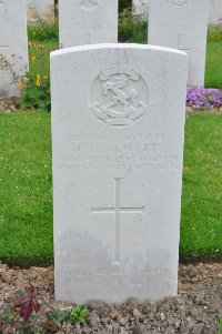 Honnechy British Cemetery - Mewett, F C