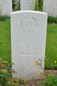 Honnechy British Cemetery - Newham, F W