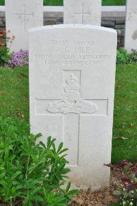 Honnechy British Cemetery - Pile, A G