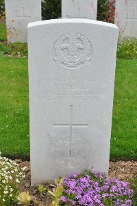 Honnechy British Cemetery - Powis, R J