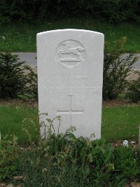 Honnechy British Cemetery - Warner, C A