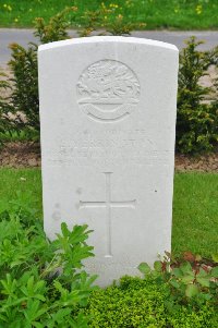 Honnechy British Cemetery - Yerrington, E