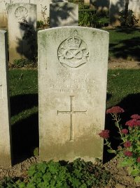 Houchin British Cemetery - Barnacle, G H