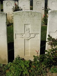 Houchin British Cemetery - Beardwell, William Hunter