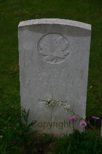 Houchin British Cemetery - Beaton, P