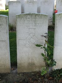 Houchin British Cemetery - Bennett, F