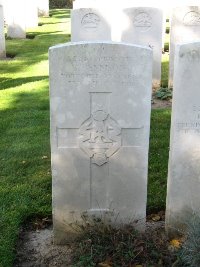 Houchin British Cemetery - Bennison, B