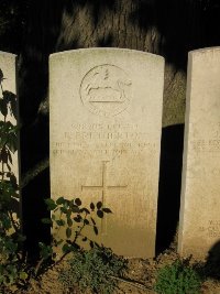 Houchin British Cemetery - Bretherton, Richard