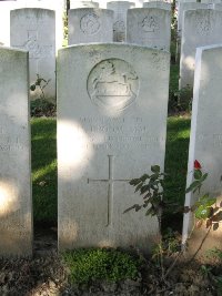 Houchin British Cemetery - Broom, Harold