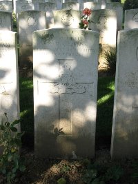 Houchin British Cemetery - Cairns, W N