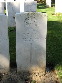 Houchin British Cemetery - Charles, E