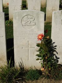 Houchin British Cemetery - Cornforth, S