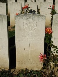 Houchin British Cemetery - Curry, Jack