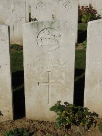 Houchin British Cemetery - Dove, J W