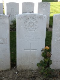 Houchin British Cemetery - Fennelly, J