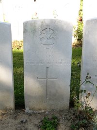 Houchin British Cemetery - Fry, E G