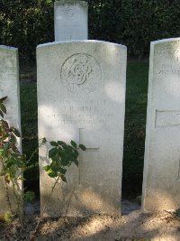 Houchin British Cemetery - Gibbs, J B