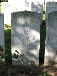 Houchin British Cemetery - Gilbertson, Robert