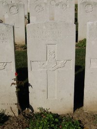 Houchin British Cemetery - Heard, J