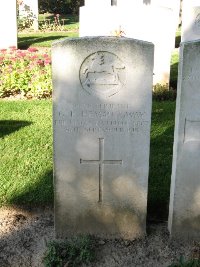 Houchin British Cemetery - Hemmingway, G E