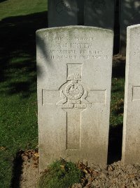 Houchin British Cemetery - Hicken, A J