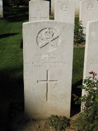 Houchin British Cemetery - Horn, S