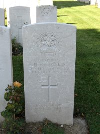 Houchin British Cemetery - Howells, H S